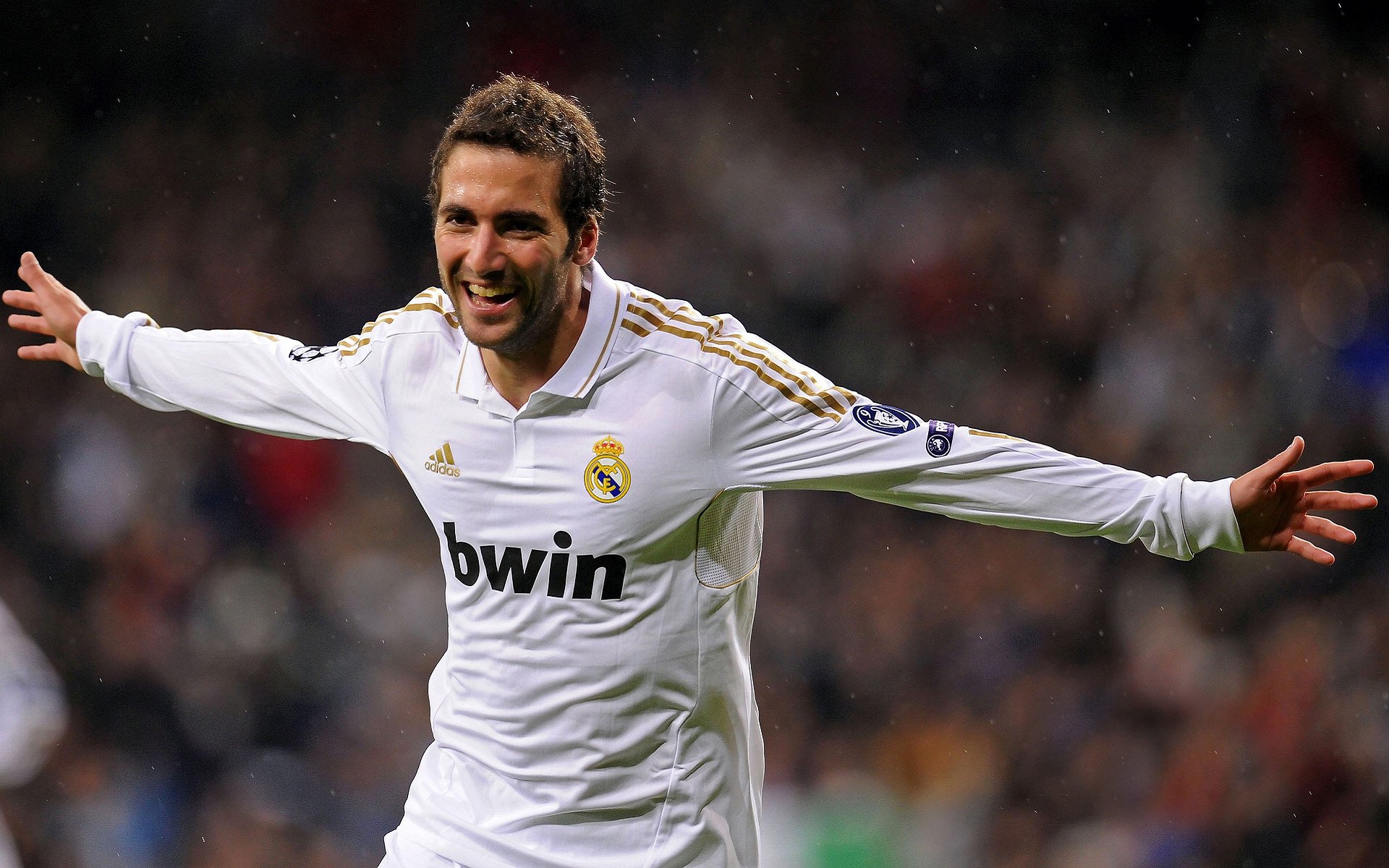 世界杯:官方发布“反歧视手册” 多语言版本在球场外免费发放